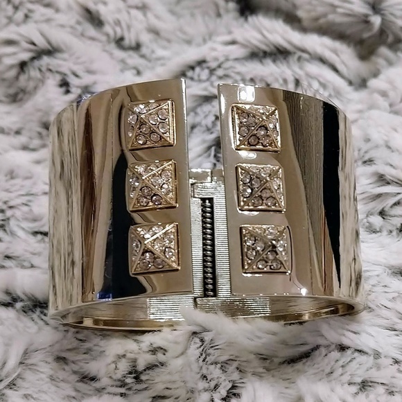 Victoria's Secret Accessories - Victoria’s Secret | Gold Crystal Studded Bracelet